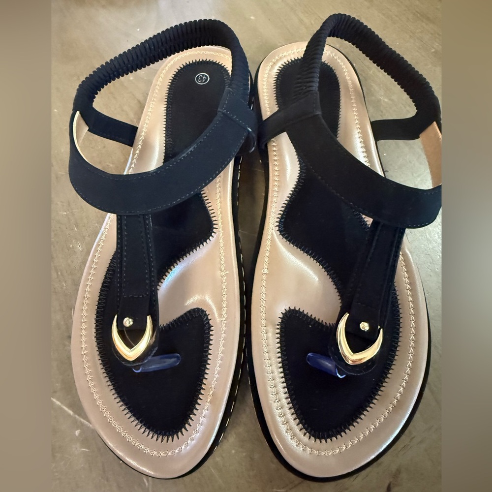 NWOT SOCOSANDS Black Gold T-Strap Women's Comfort Slide Slip On Sandals Size 10